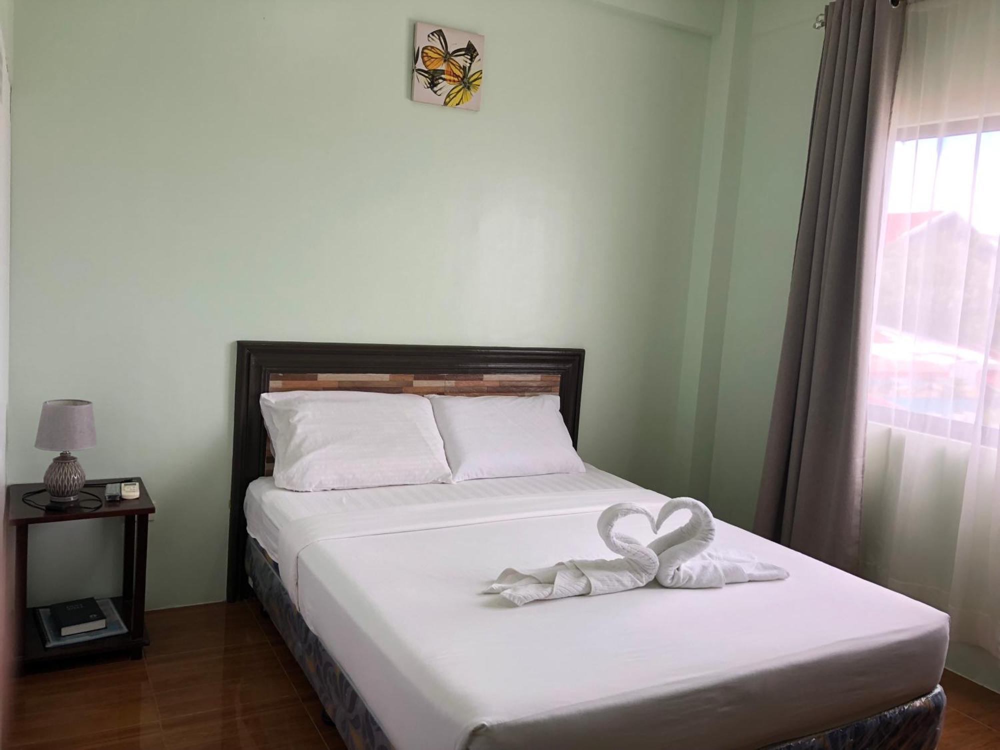 Adams View Hotel Moalboal Bagian luar foto
